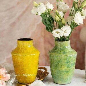 Modern Glazed Vase – Decorative Tabletop Piece